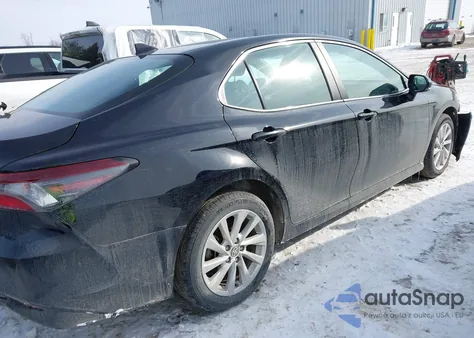2024 Toyota Camry Le z USA, uszkodzony, nr VIN 4T1R11BK8RU110238